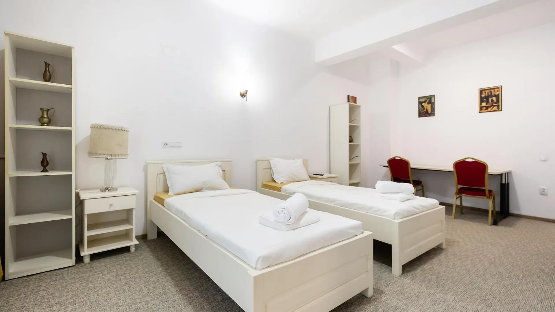 Bucharest Studios Barcelona Room 0*,  Румыния