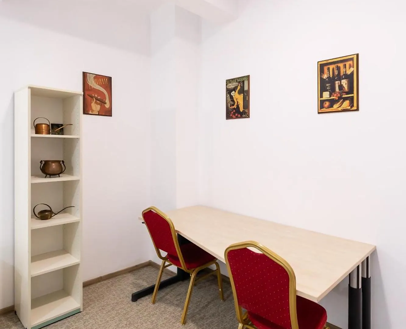 Bucharest Studios Barcelona Room