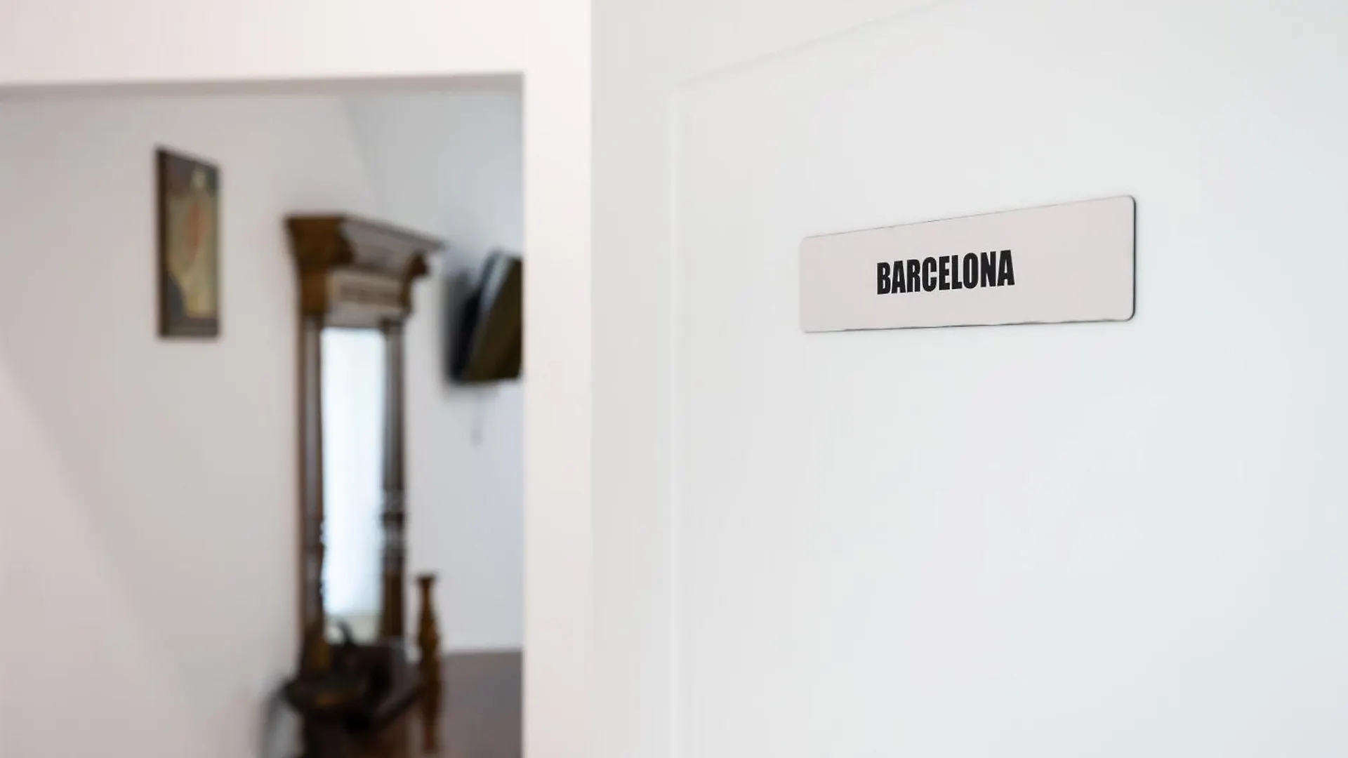 Bucharest Studios Barcelona Room